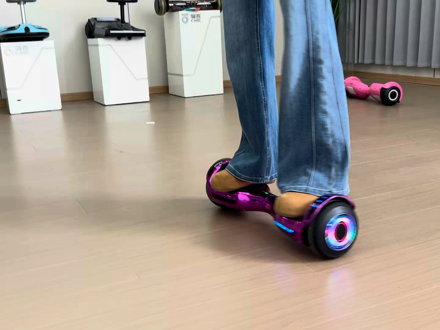 Hochwertiger Kinder Hoverboard mit LED-Leuchträdern, 6,5 Zoll selbstbalancierender Elektroroller für Freizeit im Freien