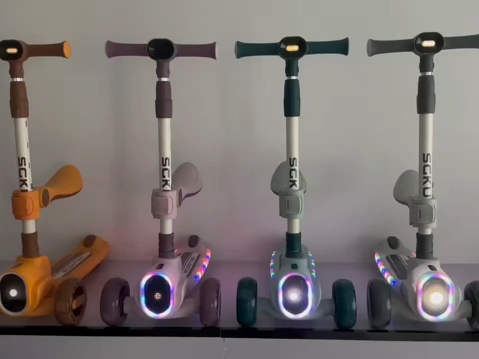 Klappbarer Kinder-Kick-Scooter, Kinder roller, 3-Rad, mit blinkenden Rad