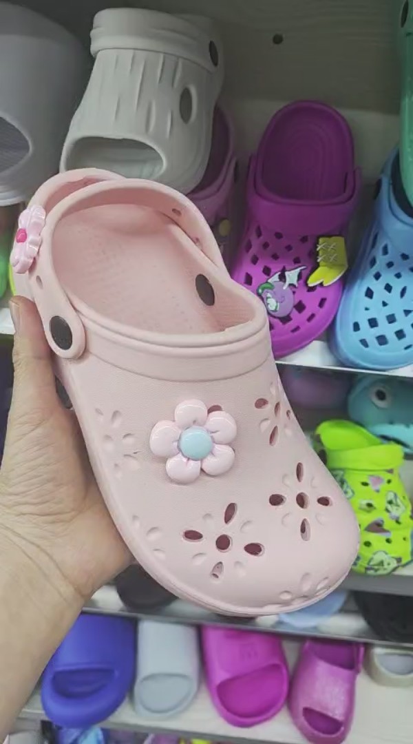 Sabots de plage d'extérieur pour enfants, antidérapants, souples, pantoufles plates d'été pour bébés, vente en gros de pantoufles pour garçons, motif de dessin animé