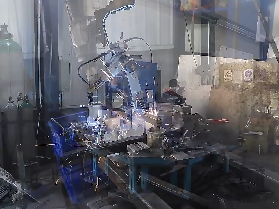 إنتاج قطع مشغلة بالتحكم الرقمي بالكمبيوتر (CNC) دقيقة جنبًا إلى جنب مع خدمات تصنيع قوالب السبك بالضغط للسيارات