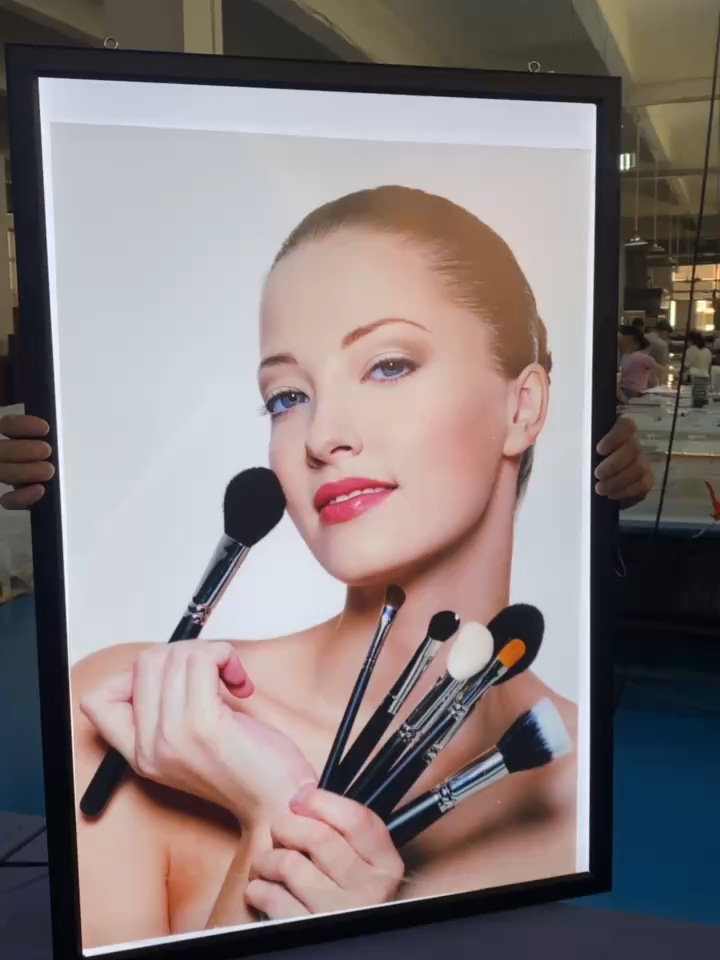 Proveedor Marco de luz LED para cuadros, cajas de luz con retroiluminación, marcos para carteles de películas, marco a presión LED de alta calidad para cine