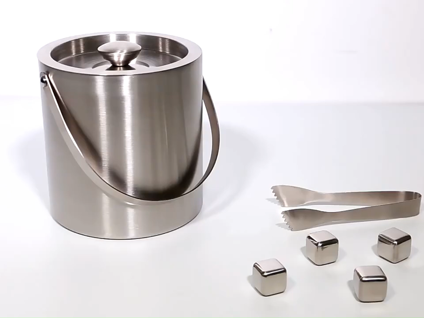 دلو ثلج معدني معزول بجدار مزدوج من الفولاذ المقاوم للصدأ مع ملقط