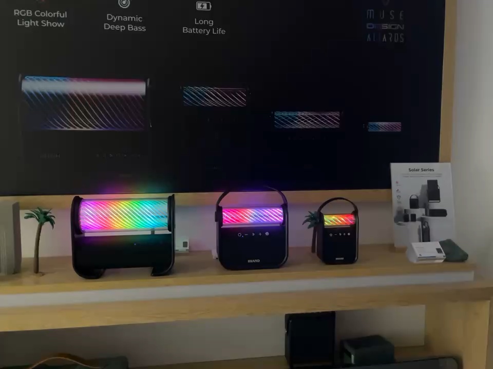 مكبر صوت بلوتوث للحفلات الخارجية مع مقبض حمل، أضواء RGB ديناميكية وباس بقوة 10 واط مع شريط إضاءة LED ملون للاستخدام الداخلي