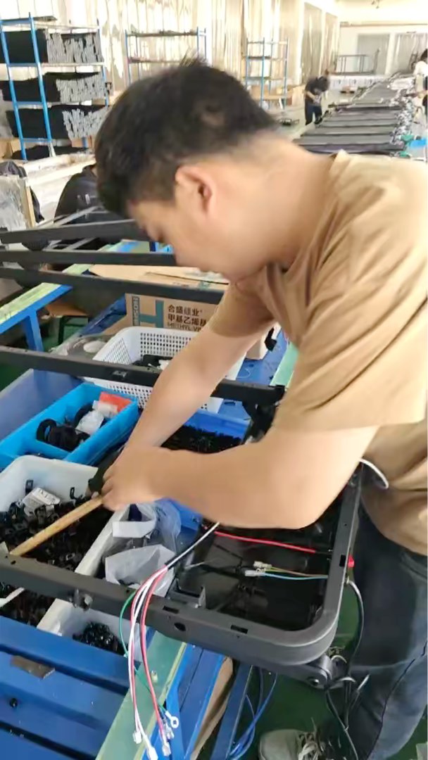 Folding Treadmill 0.75 HP 1-6 km/h, LED Display, 5 Degree Electric Incline, 1000x400 mm Running Belt, 22 kg Lightweight for Home