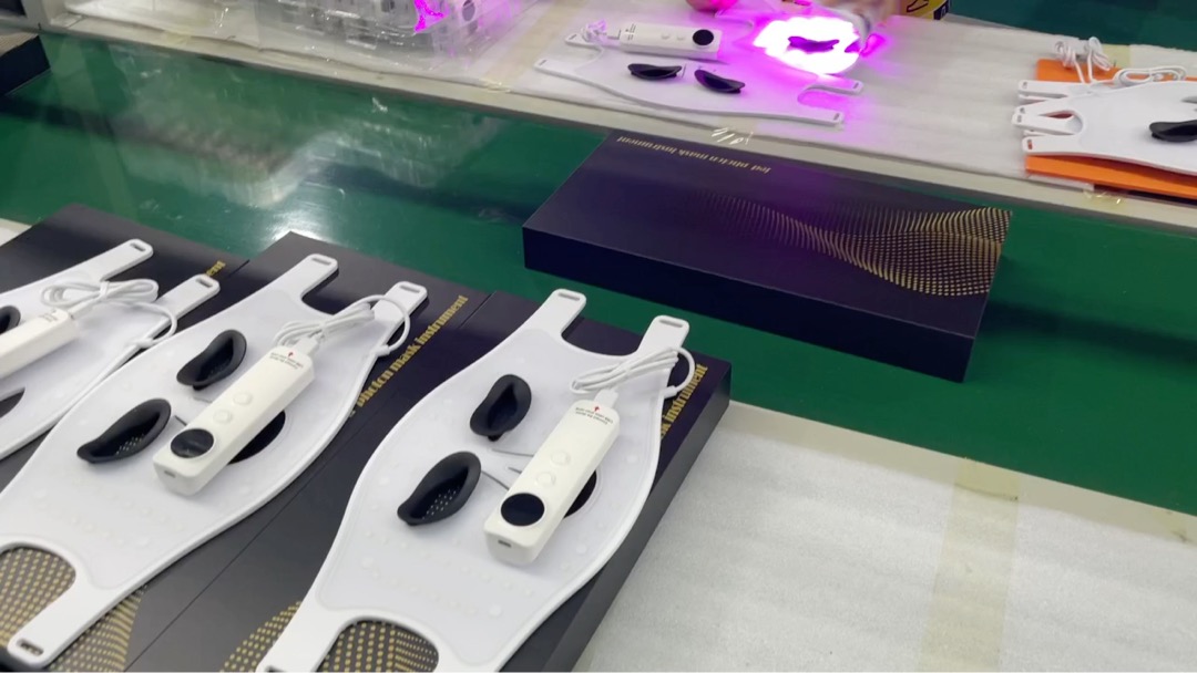 Nouveau masque facial LED en silicone OEM d'usine pour thérapie de la peau rouge, bleue et infrarouge