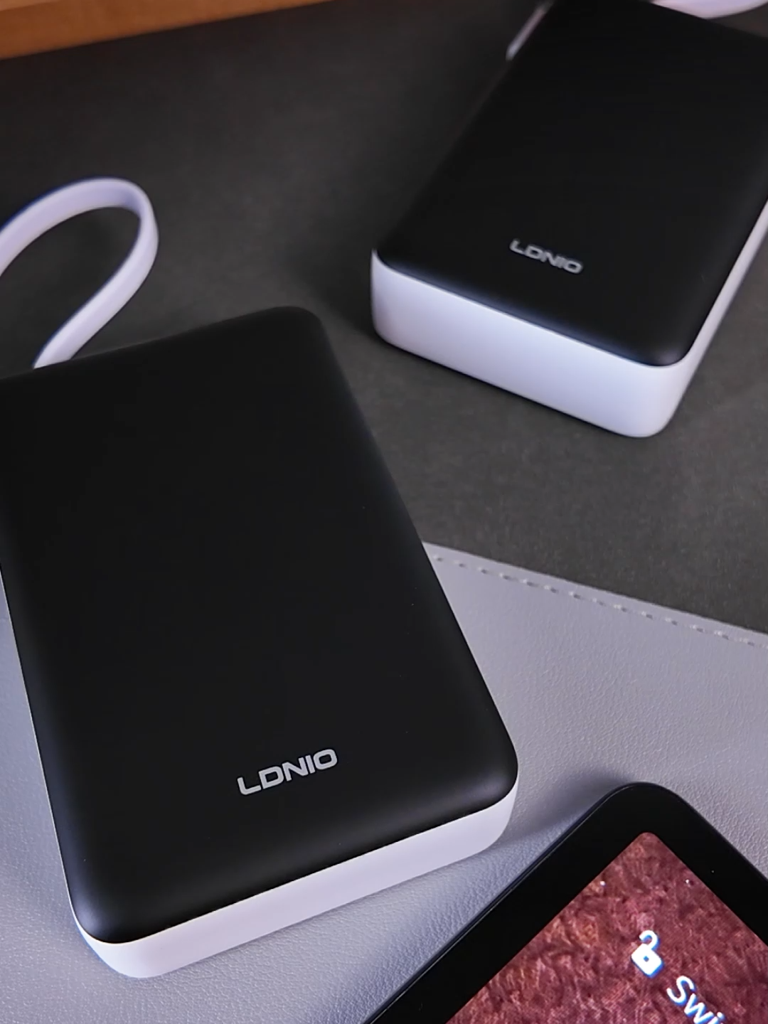 LDNIO PQ49 OEM ODM 20000mAh Power Bank Integrated USB C Cable 45W PD Fast Charging LED Display for Laptops Tablets Phones