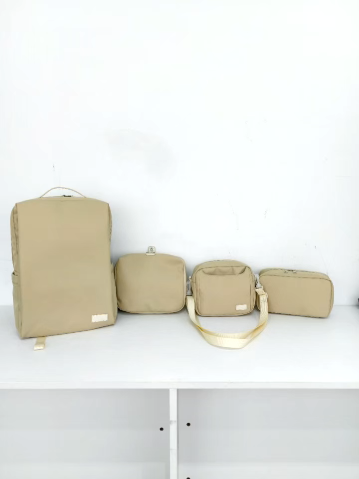 Ensemble de Sac à Dos de Voyage 4 Pièces - Sac à Dos + Cube de Rangement Compressible + Trousse de Toilette