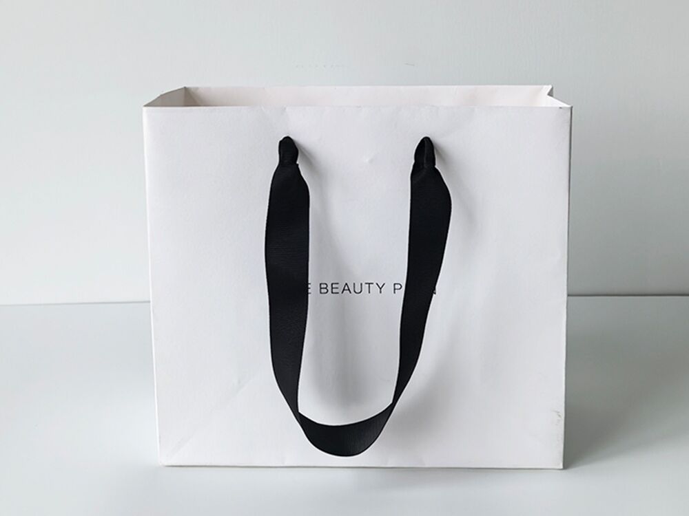 Custom Logo Printed Paper Bag Package Luxury Shopping Gift Cardboard Paper Packaging Bag with Ribbon Handle