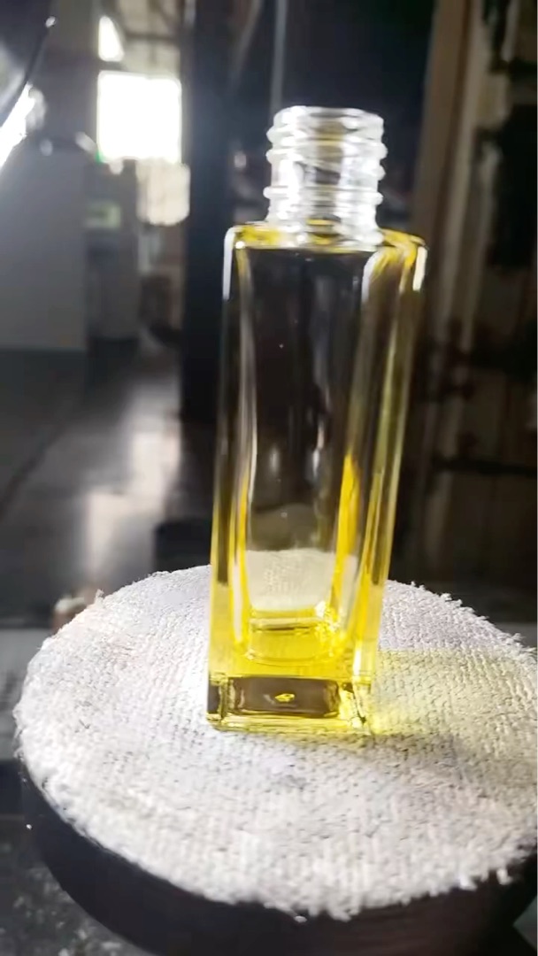 30 ml glass perfume bottle with creative cap