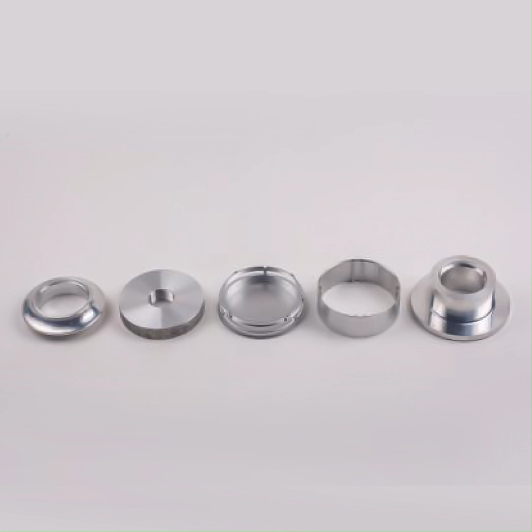 CNC usiné en acier au carbone haute résistance en acier inoxydable de pièces de moule automobile pour le montage du compresseur de suspension pneumatique automobile