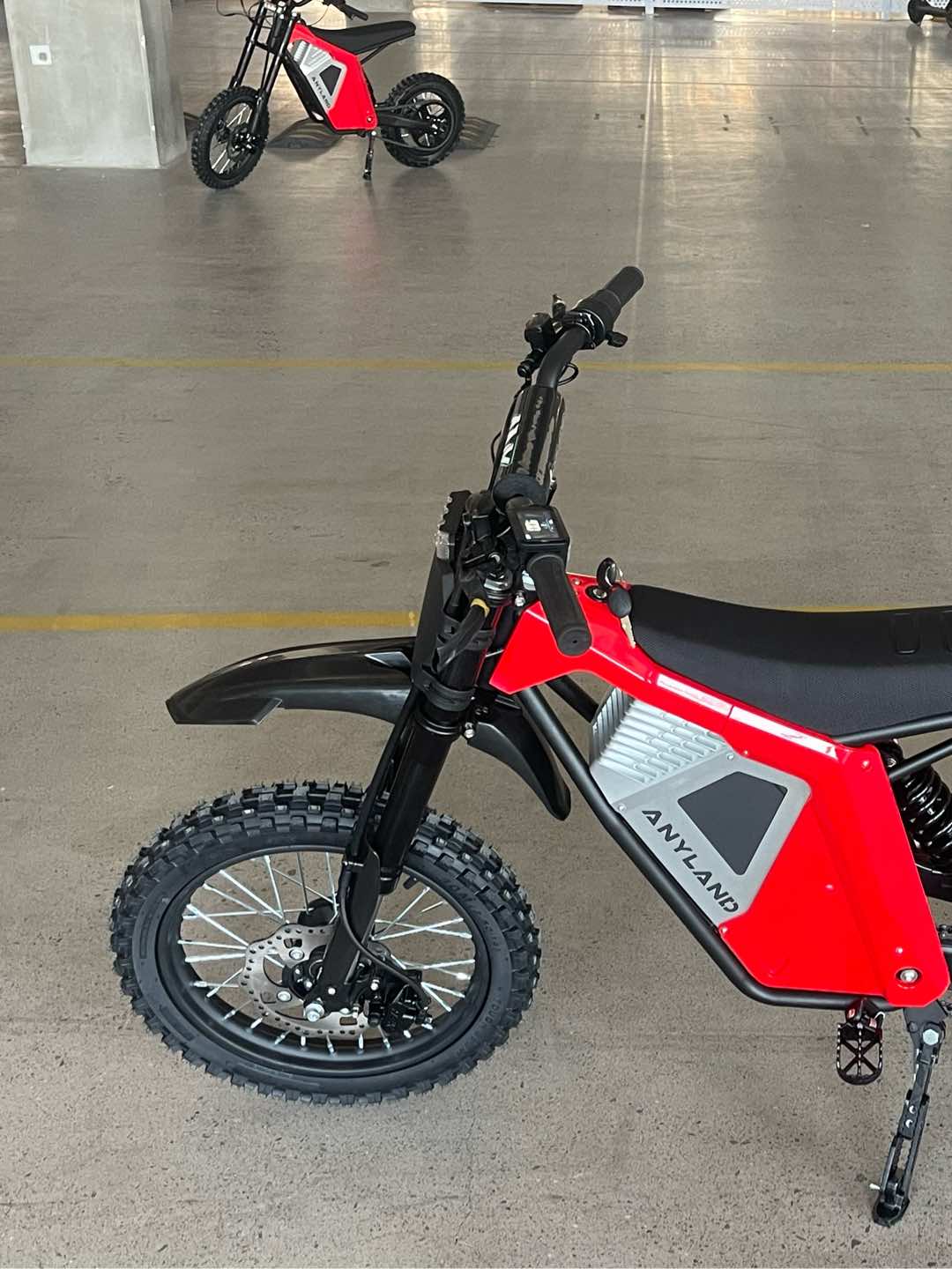 Vente en gros OEM de motos de cross électriques bon marché 3000W, batterie au lithium 48V 21Ah, freins à disque hydrauliques, roues 14"/12", cadre en acier au carbone