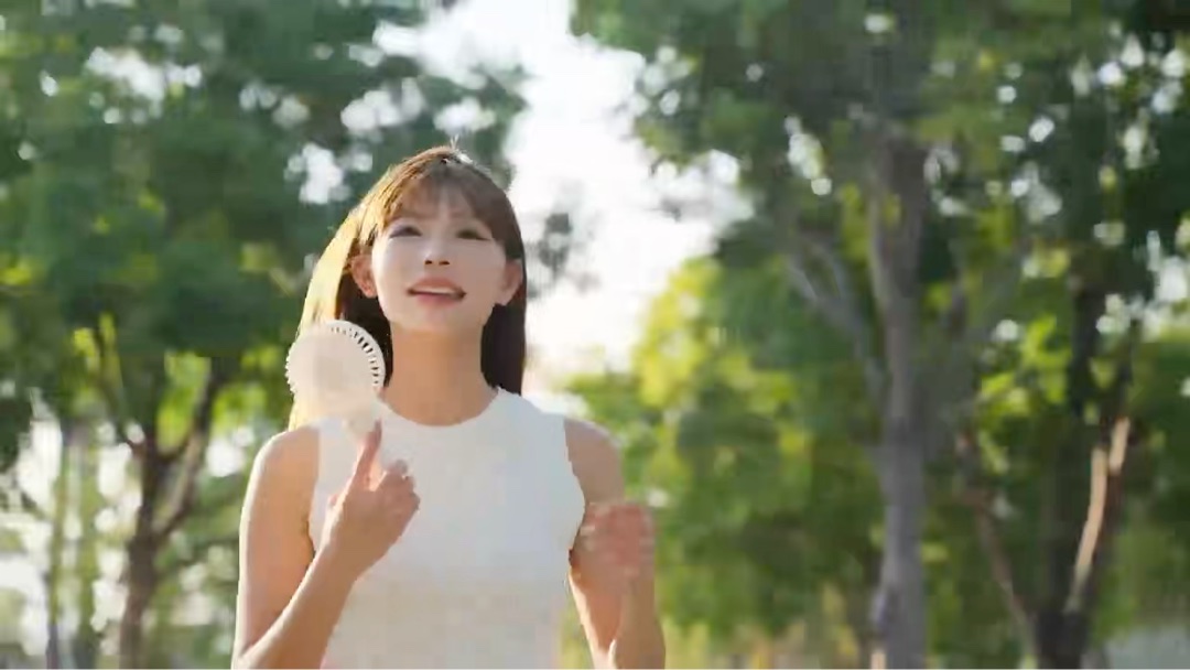 CYKE 2026 Klappbarer Mini-Tragbarer Ventilator, Handventilator für den Schreibtisch mit schwenkbarem Kopf, 3000mAh, leise für den Außenbereich, rotierend, Modell 632