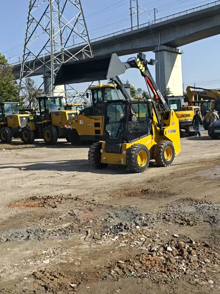 China 0.6cbm Mini Loader Xc760K Front End Crawler Loader Small 1 Ton Skid Steer Compact Wheel Loader