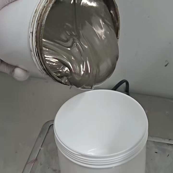 Mitteltemperatur-Sinterpaste auf Silberbasis, bedruckbar zum Dosieren und Füllen von Löchern, geringer Widerstand, starke Haftung und Lötbarkeit