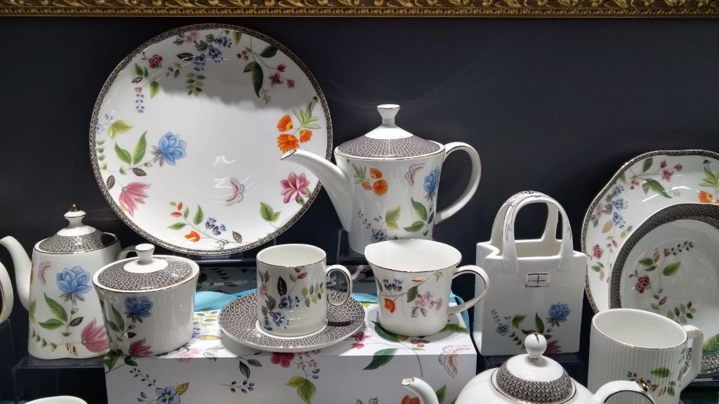 Nachhaltiges Knochenporzellan Kaffee-Tee-Tassen-Unterteller-Set, Pfingstrosenmuster, 250ml, Luxuriöser Europäischer Stil, Farbwechselnd, für Geschenke