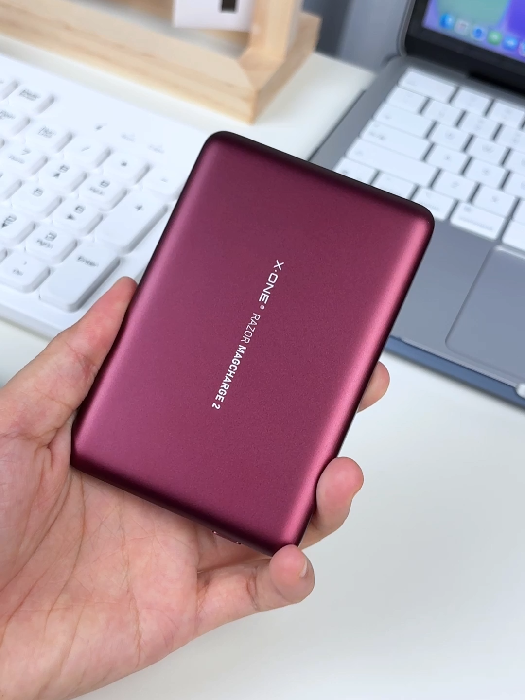X.One Razor Magcharge 7.6mm Ultra Thin Magnetic Battery Pack Powerbank PD20W Fast Charge (5000 mAh)