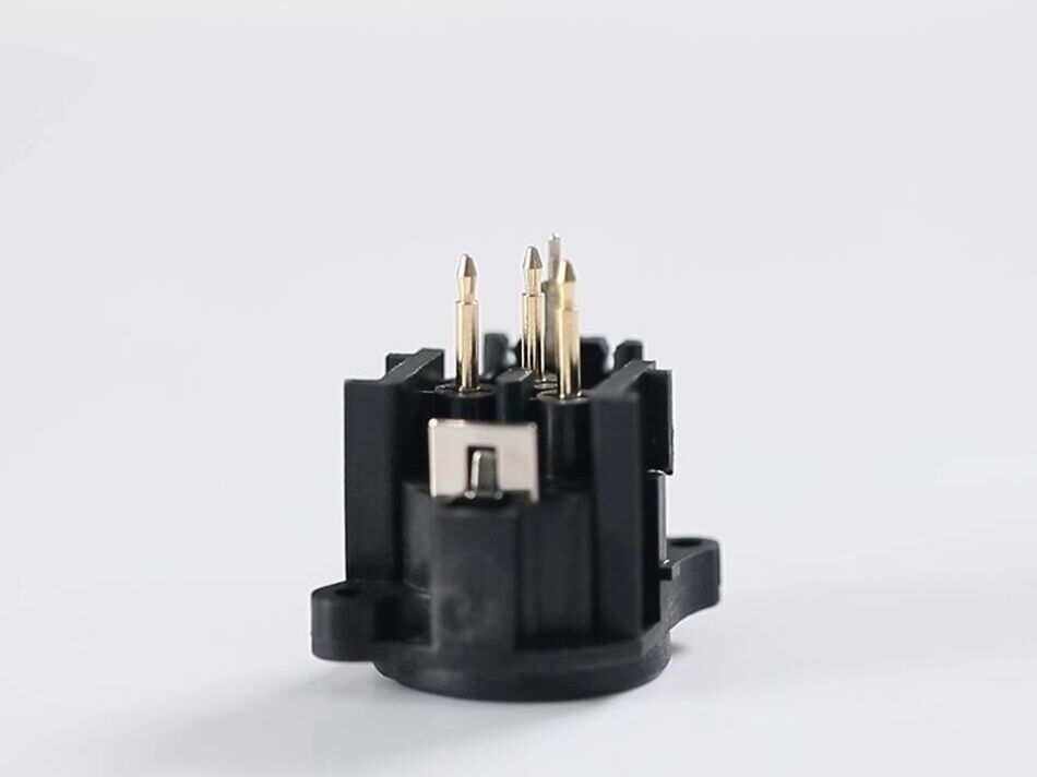 Vente chaude Connecteur d'alimentation DC Jack 4 broches Noyau 1,6 mm pour cafetière et mixeur haute vitesse