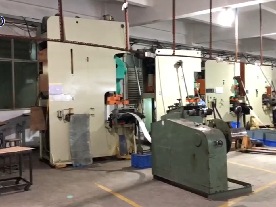 Services de Fabrication de Tôle Certifiés ISO9001 : Soudure, Pliage, Découpe Laser pour Pièces d'Emboutissage Métallique