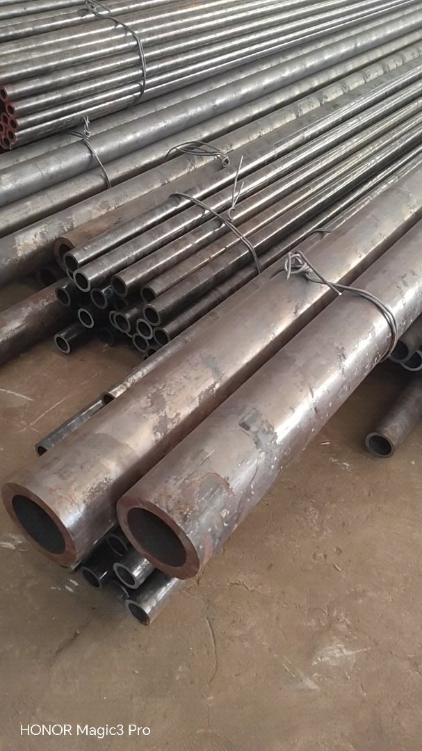High quality customized size carbon steel 10#20#45# Q345B Q235 E355 hot rolled Cold drawn seamless pipes