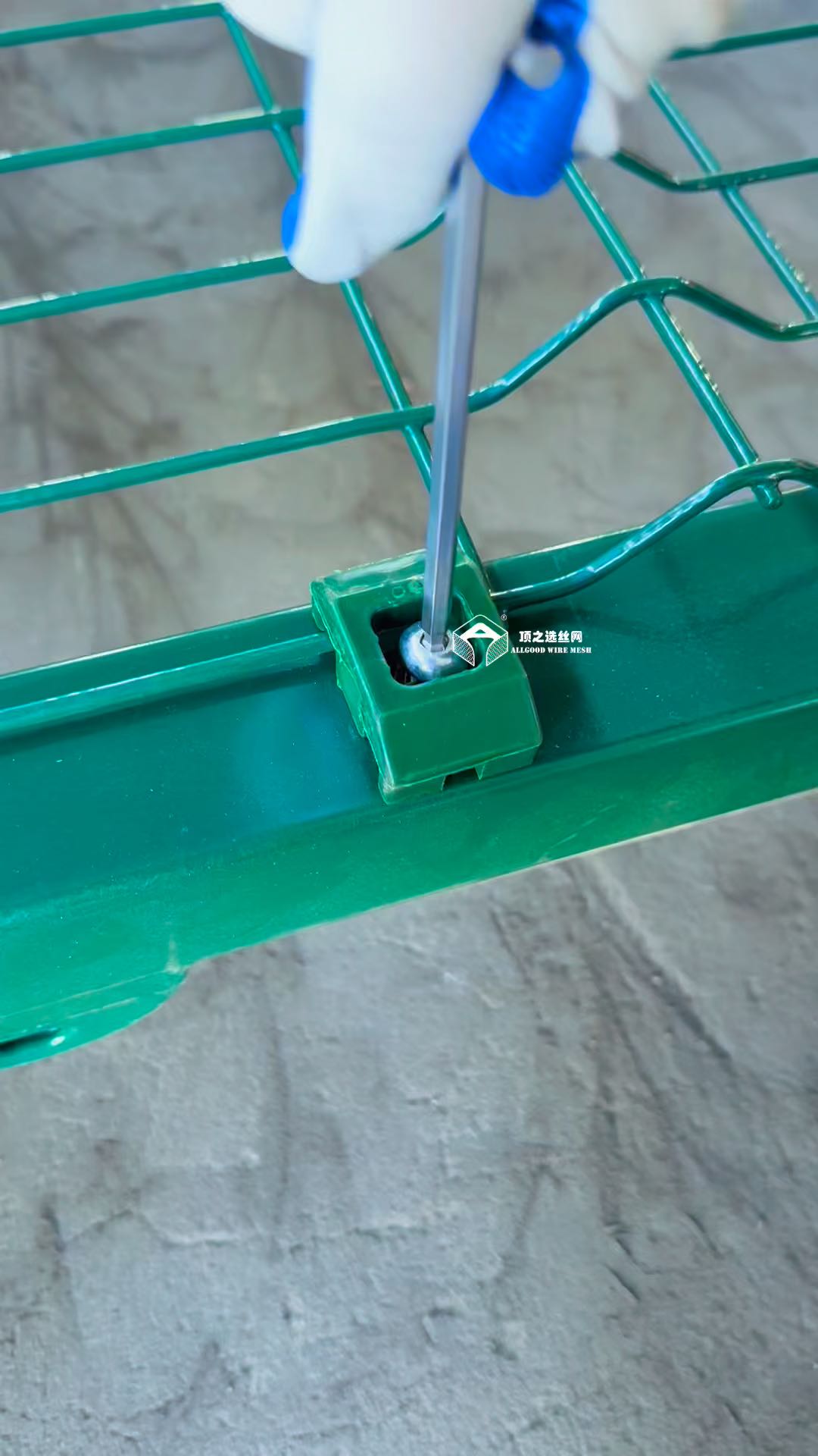 V-guard Zaunsystem, Lieferung von dekorativen, geschweißten 3D-Drahtgitterzäunen für den Garten