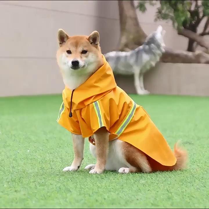 Capa de Chuva Refletora Ajustável para Cães com Revestimento PU para Visibilidade e Conforto em Todas as Condições Climáticas
